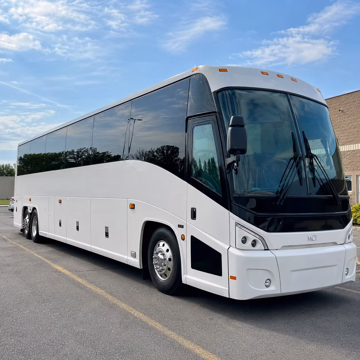 arlington has no public transit to the entertainment district a charter bus fills that gap